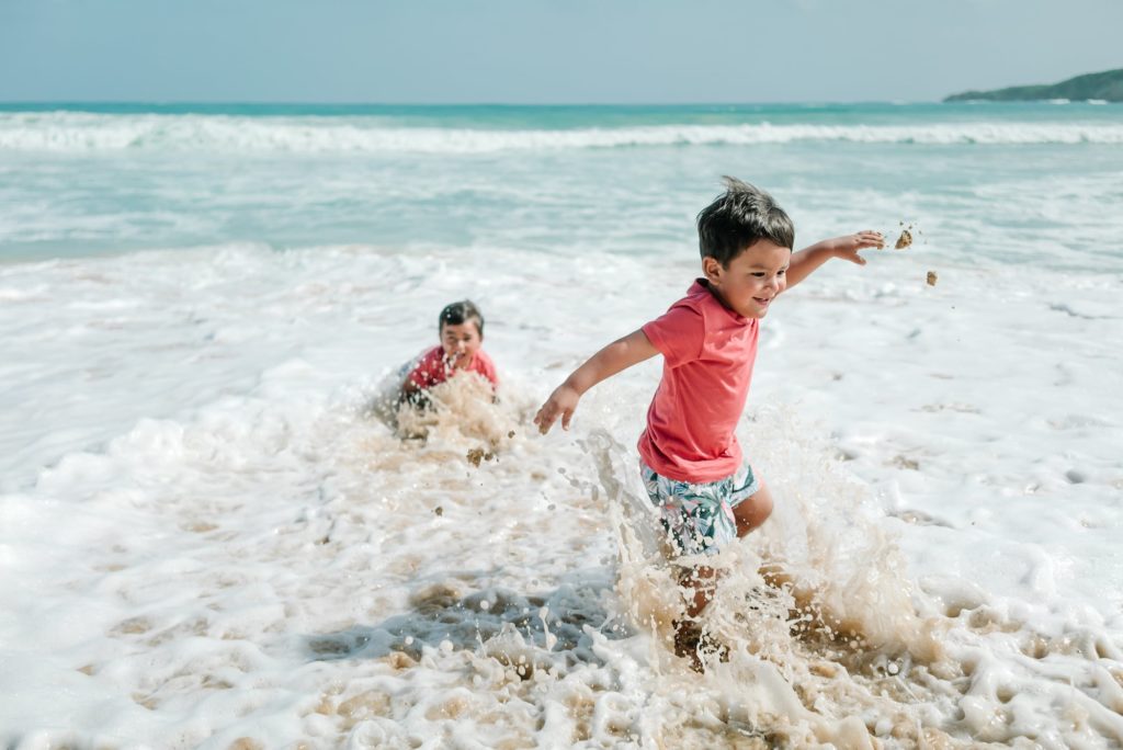 children-play-in-water-on-the-beach